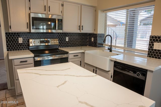 1432 E SALTSAGE Drive, Phoenix, AZ 85048