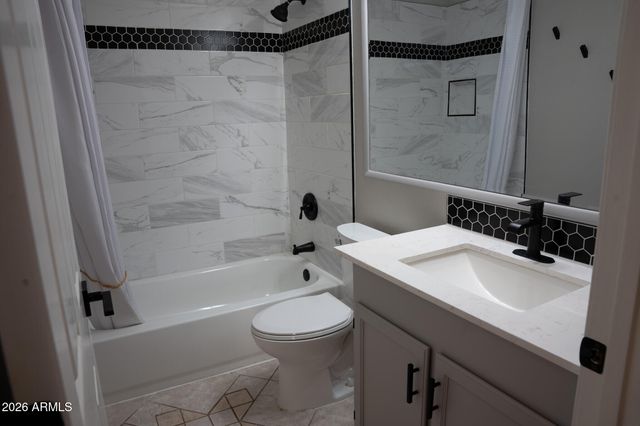 1432 E SALTSAGE Drive, Phoenix, AZ 85048