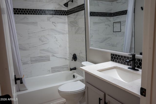 1432 E SALTSAGE Drive, Phoenix, AZ 85048