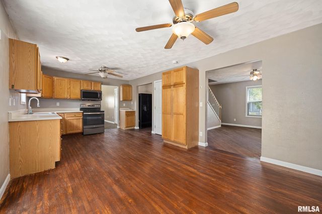 1411 WHITE HORSE Trail, Metamora, IL 61548
