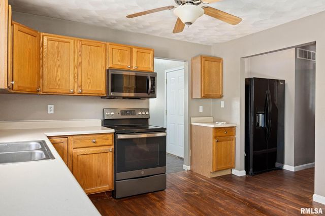 1411 WHITE HORSE Trail, Metamora, IL 61548