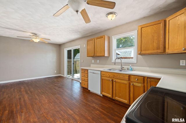 1411 WHITE HORSE Trail, Metamora, IL 61548
