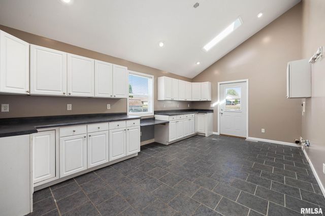 1411 WHITE HORSE Trail, Metamora, IL 61548