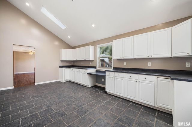 1411 WHITE HORSE Trail, Metamora, IL 61548