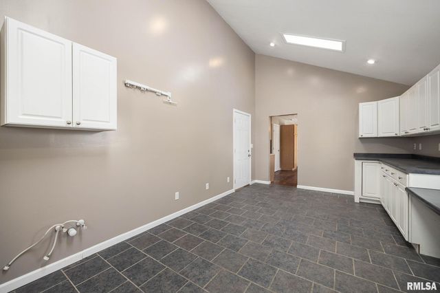 1411 WHITE HORSE Trail, Metamora, IL 61548