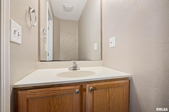 1411 WHITE HORSE Trail, Metamora, IL 61548