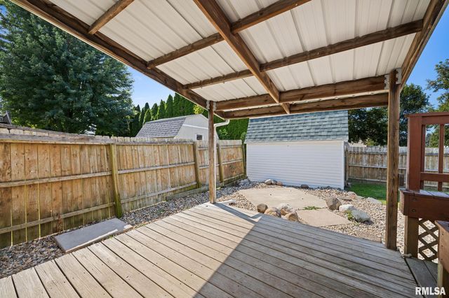 1411 WHITE HORSE Trail, Metamora, IL 61548