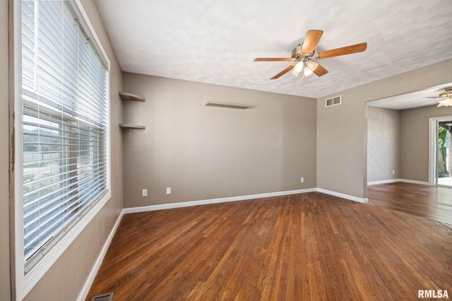 1411 WHITE HORSE Trail, Metamora, IL 61548