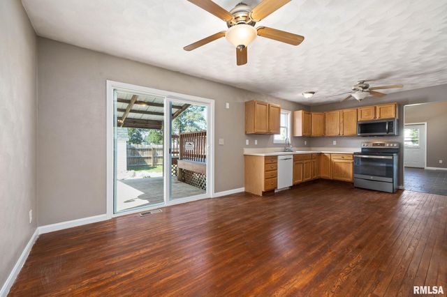 1411 WHITE HORSE Trail, Metamora, IL 61548