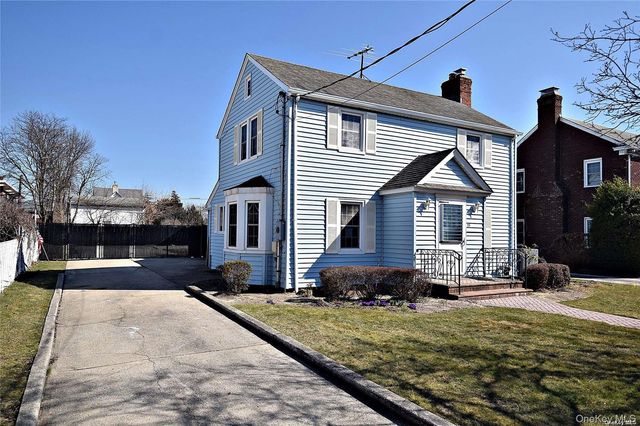 27 N Lewis, Rockville Centre, NY 11570