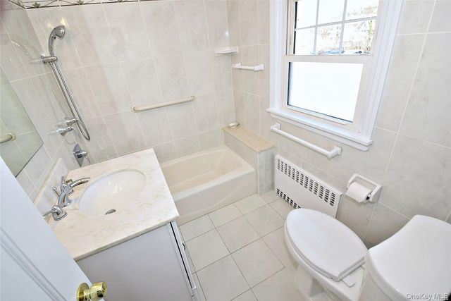 27 N Lewis, Rockville Centre, NY 11570