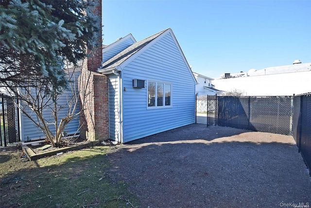 27 N Lewis, Rockville Centre, NY 11570