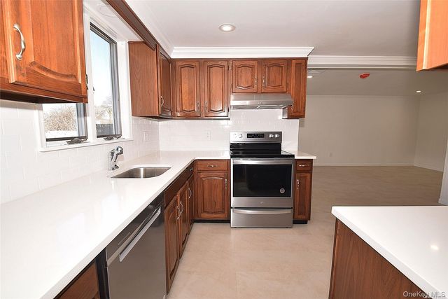 27 N Lewis, Rockville Centre, NY 11570