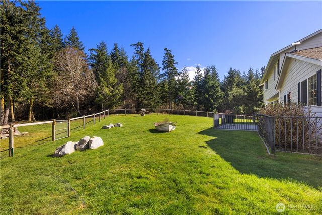 1870 W Cloud Way, Oak Harbor, WA 98277