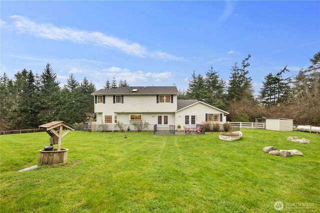 1870 W Cloud Way, Oak Harbor, WA 98277