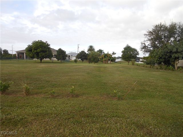 437 Picturesque AVE, Lehigh Acres, FL 33974