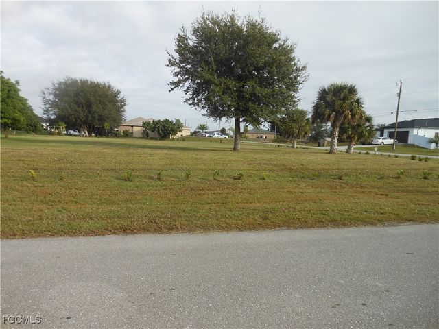 437 Picturesque AVE, Lehigh Acres, FL 33974