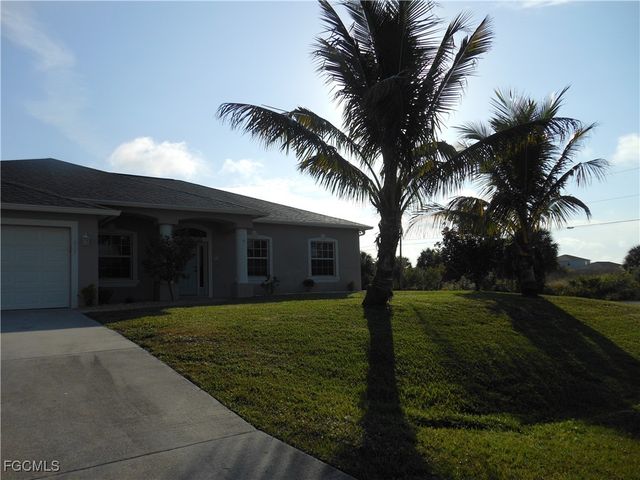 437 Picturesque AVE, Lehigh Acres, FL 33974