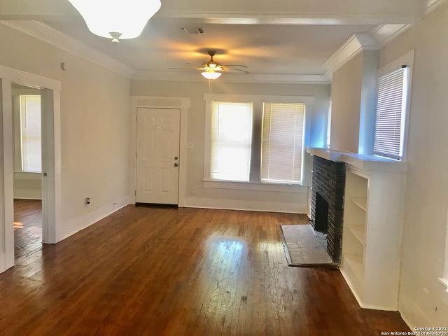 231 UNIVERSITY AVE, San Antonio, TX 78201