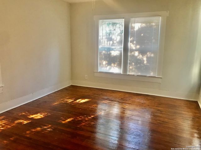 231 UNIVERSITY AVE, San Antonio, TX 78201