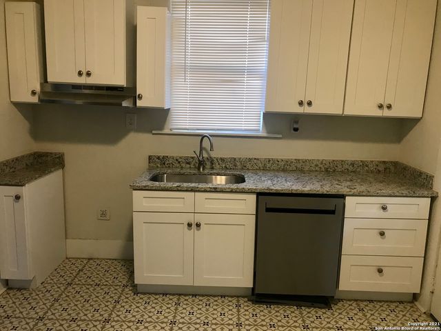 231 UNIVERSITY AVE, San Antonio, TX 78201