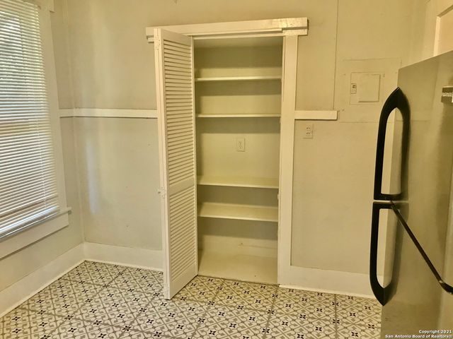 231 UNIVERSITY AVE, San Antonio, TX 78201
