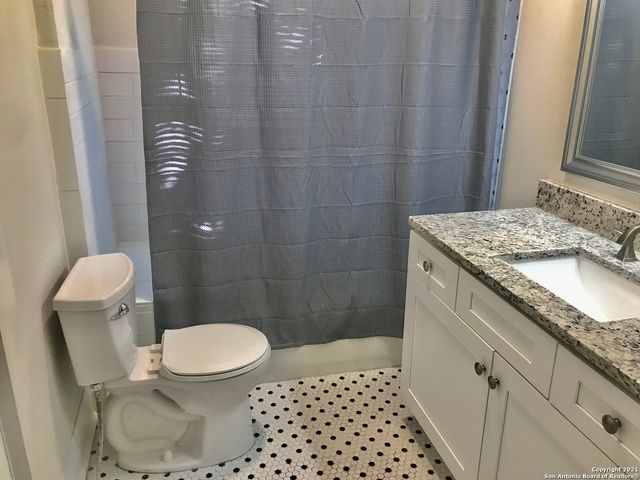 231 UNIVERSITY AVE, San Antonio, TX 78201