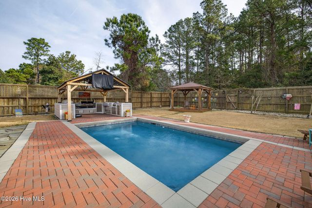 201 King Arthur Drive, Wilmington, NC 28403