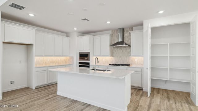 6946 W BUCKHORN Trail, Peoria, AZ 85383