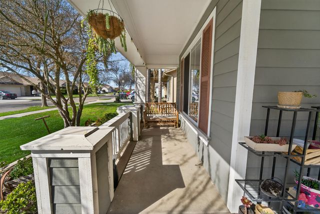 914 W Russell Avenue, Visalia, CA 93277