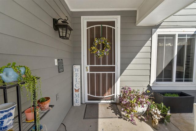 914 W Russell Avenue, Visalia, CA 93277