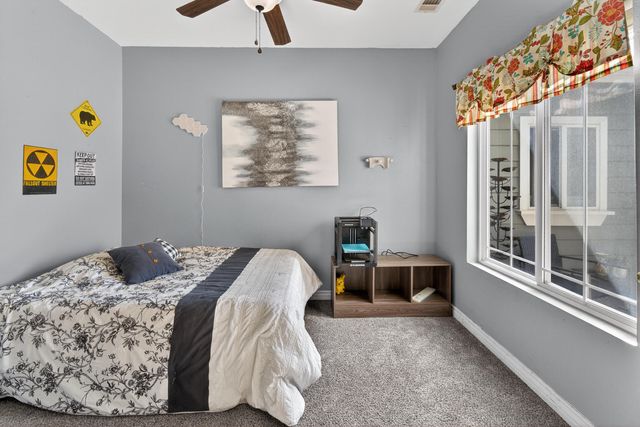 914 W Russell Avenue, Visalia, CA 93277