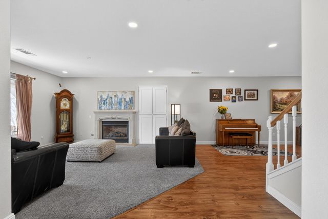 914 W Russell Avenue, Visalia, CA 93277