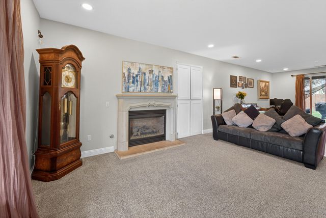 914 W Russell Avenue, Visalia, CA 93277