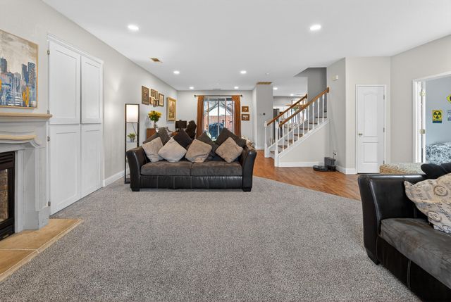 914 W Russell Avenue, Visalia, CA 93277