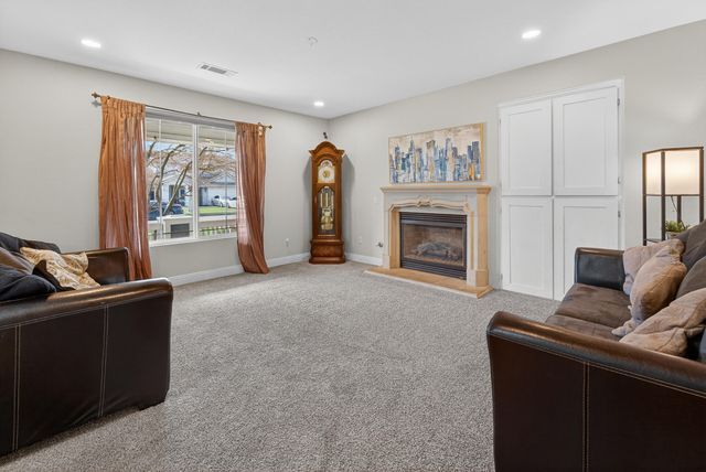 914 W Russell Avenue, Visalia, CA 93277