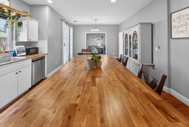 914 W Russell Avenue, Visalia, CA 93277