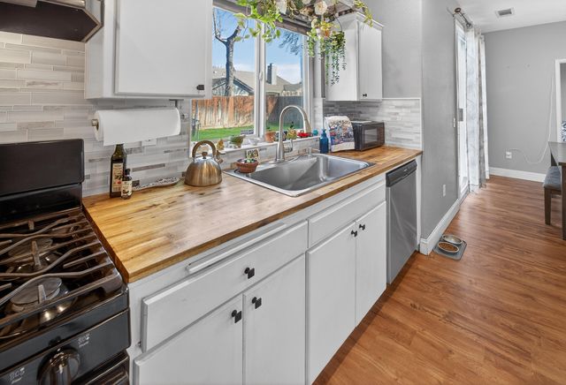 914 W Russell Avenue, Visalia, CA 93277