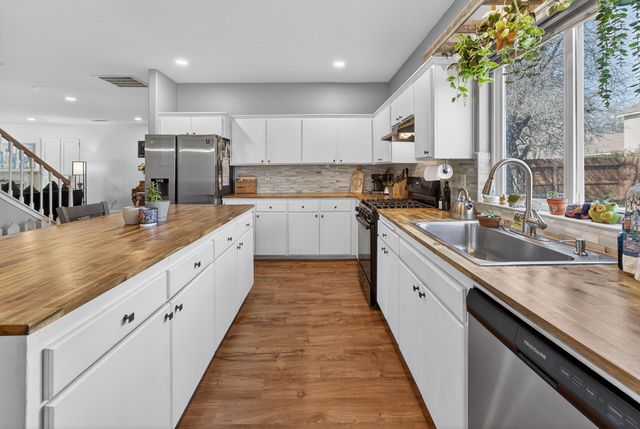 914 W Russell Avenue, Visalia, CA 93277