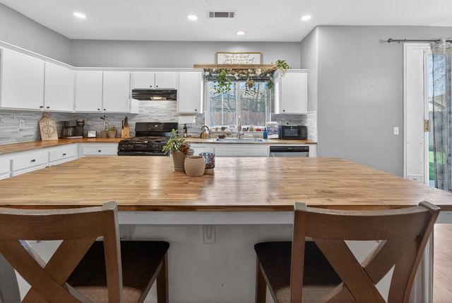 914 W Russell Avenue, Visalia, CA 93277