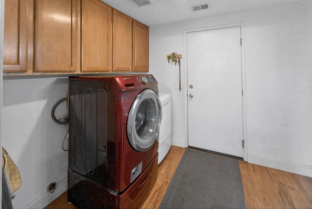 914 W Russell Avenue, Visalia, CA 93277