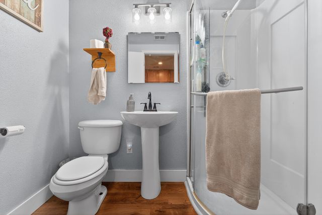 914 W Russell Avenue, Visalia, CA 93277