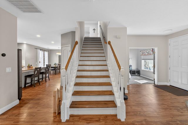 914 W Russell Avenue, Visalia, CA 93277