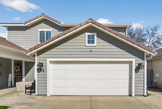 914 W Russell Avenue, Visalia, CA 93277