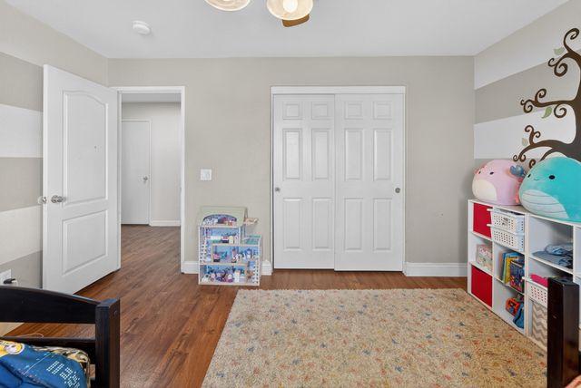 914 W Russell Avenue, Visalia, CA 93277