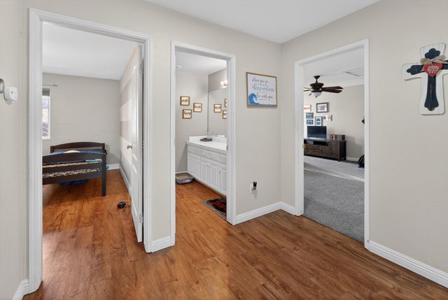 914 W Russell Avenue, Visalia, CA 93277