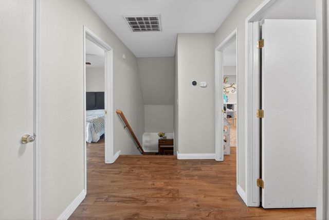 914 W Russell Avenue, Visalia, CA 93277