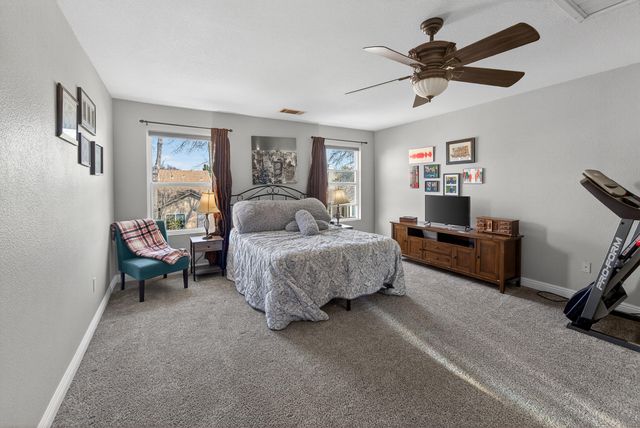 914 W Russell Avenue, Visalia, CA 93277