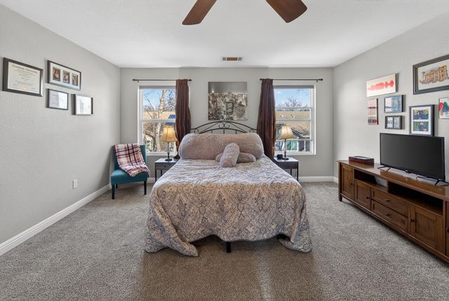 914 W Russell Avenue, Visalia, CA 93277