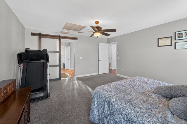 914 W Russell Avenue, Visalia, CA 93277